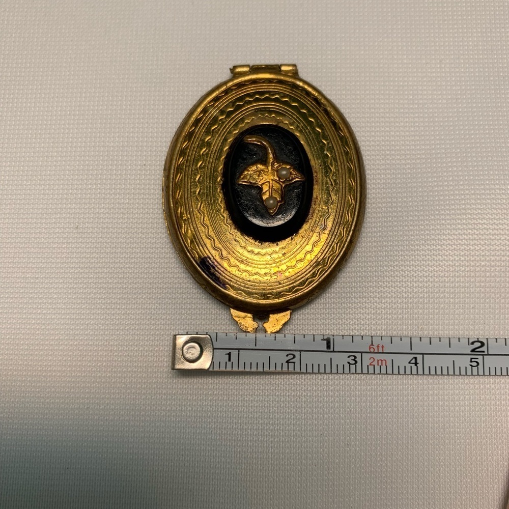 🖤Retro gold  toned locket - Picture 5 of 6
